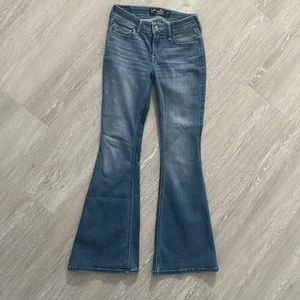 Hollister Low-Rise Medium wash Flare Jeans size 0s/00s